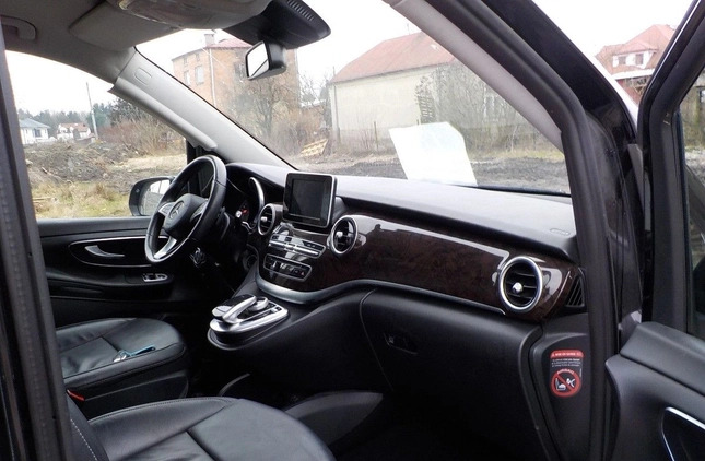Mercedes-Benz Klasa V cena 86900 przebieg: 211818, rok produkcji 2018 z Poręba małe 742